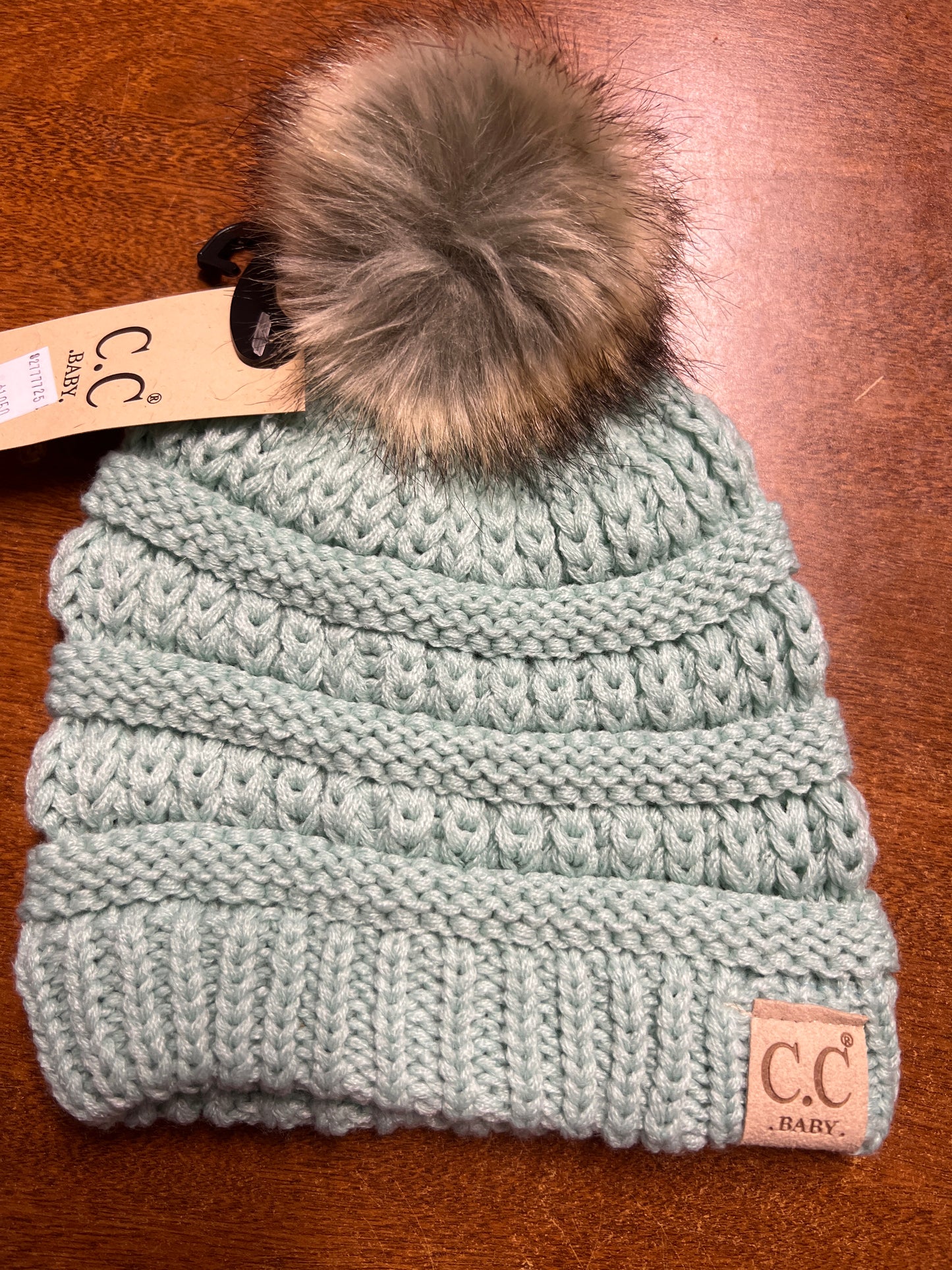 Baby cap w/pom